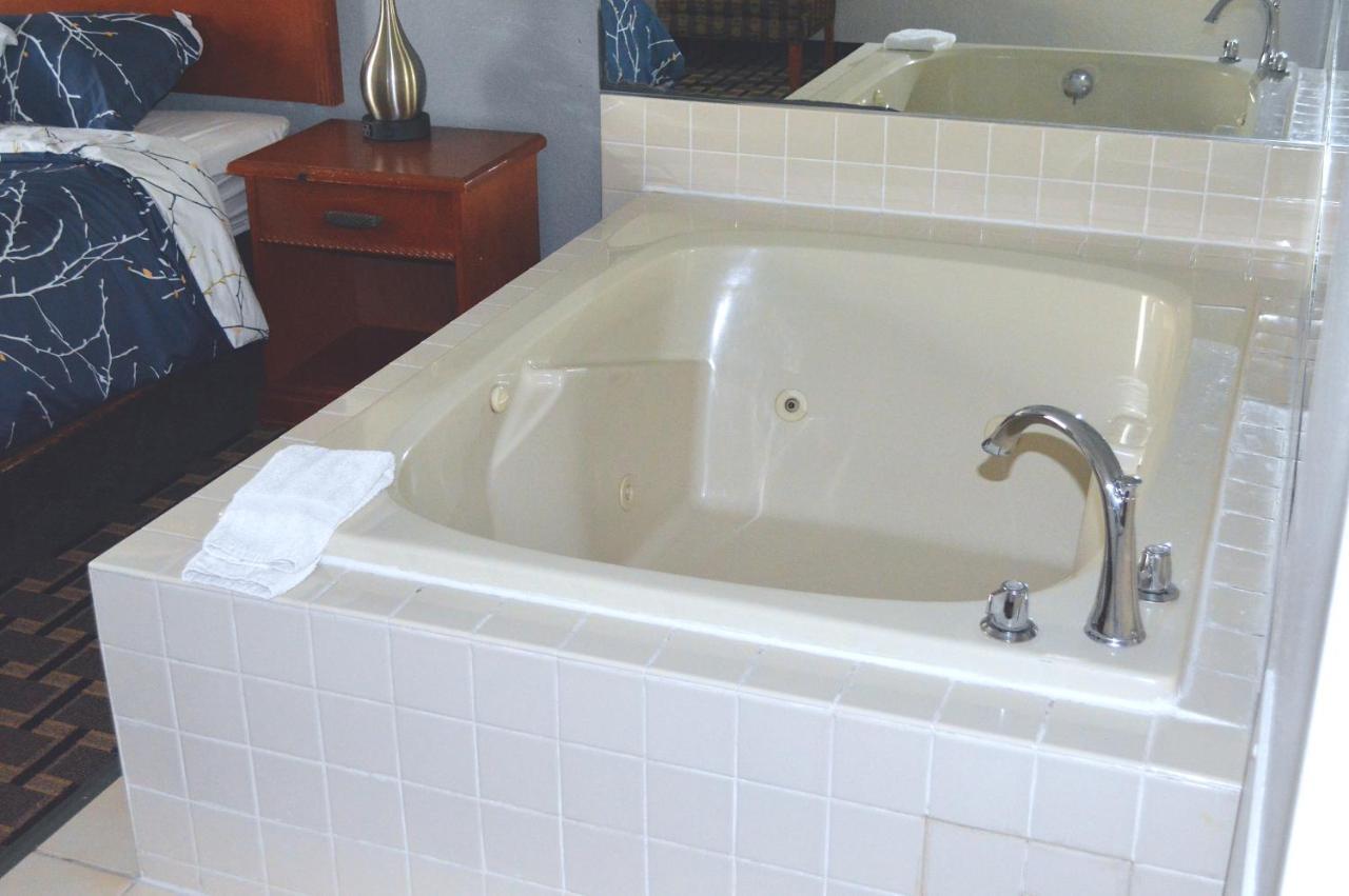 סיינט קלאוד Americas Best Value Inn And Suites St. Cloud מראה חיצוני תמונה