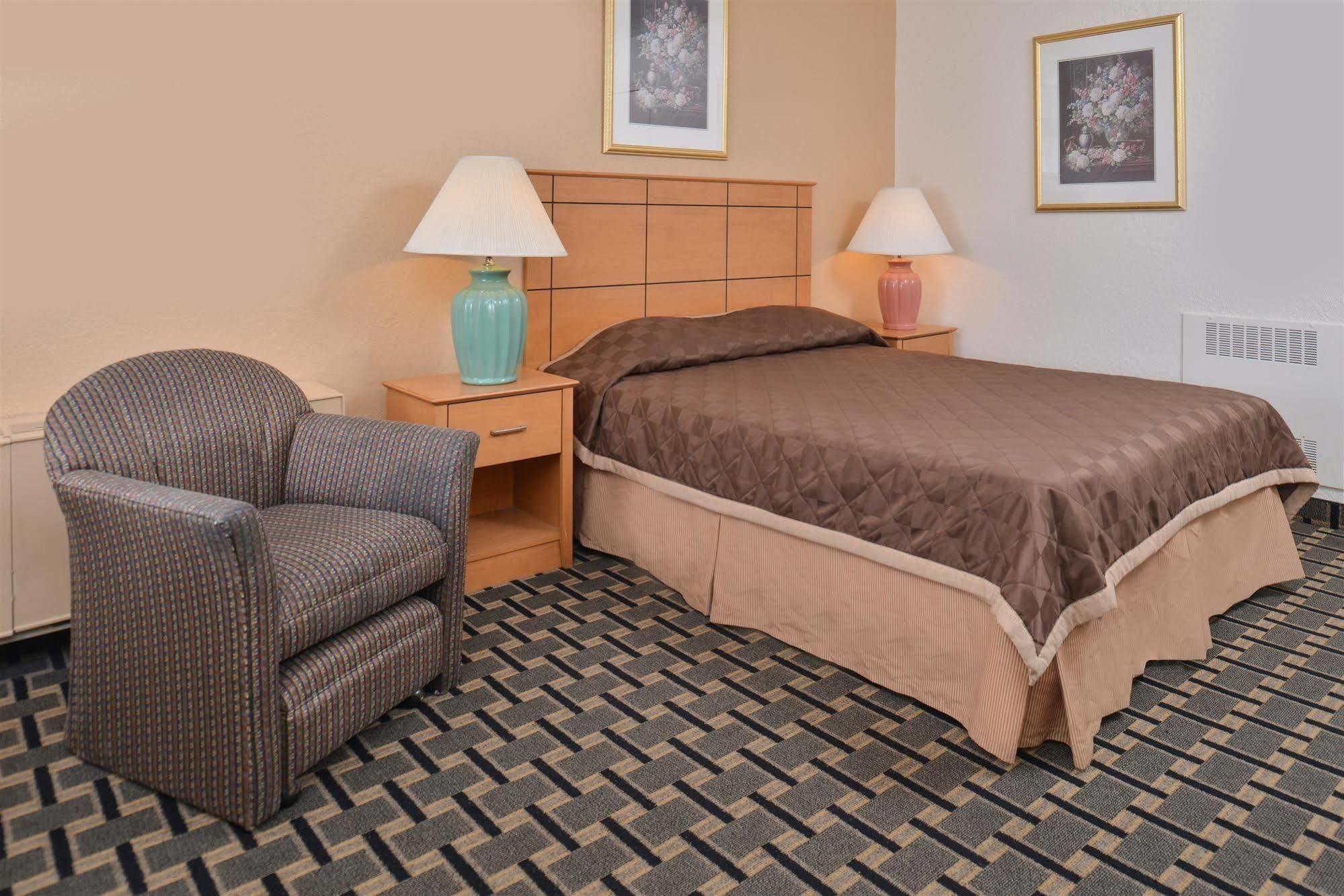 סיינט קלאוד Americas Best Value Inn And Suites St. Cloud מראה חיצוני תמונה