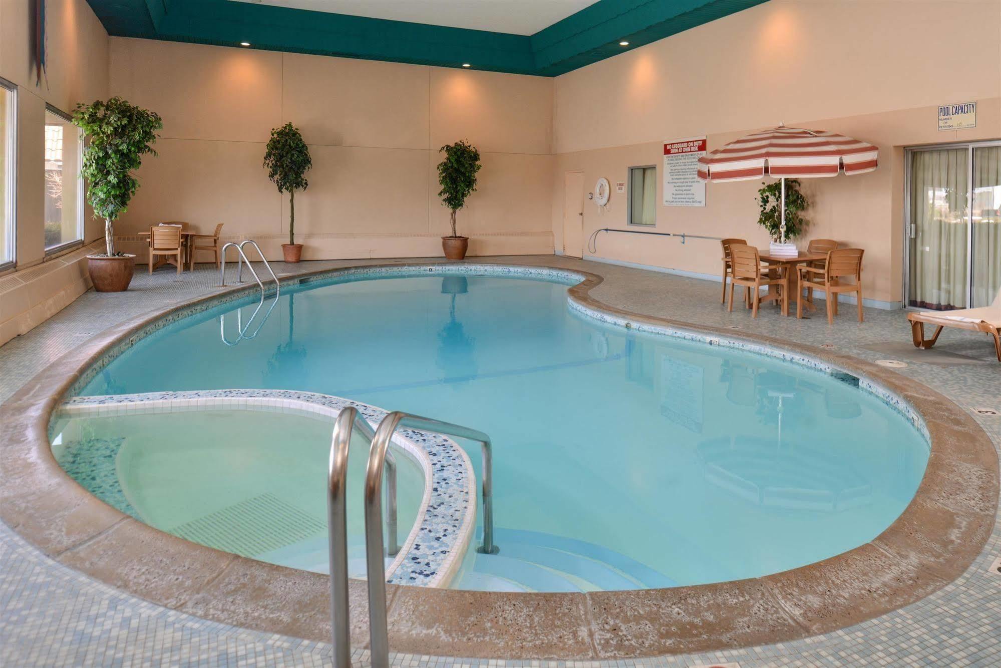 סיינט קלאוד Americas Best Value Inn And Suites St. Cloud מראה חיצוני תמונה