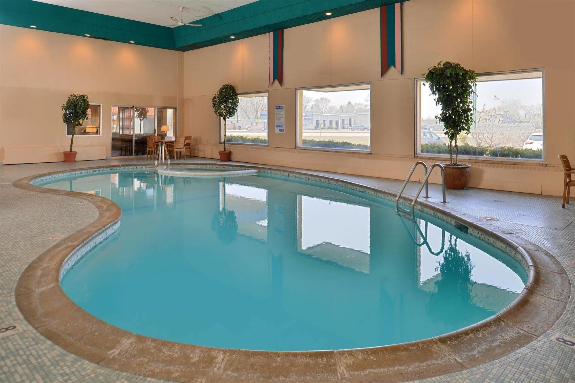 סיינט קלאוד Americas Best Value Inn And Suites St. Cloud מראה חיצוני תמונה